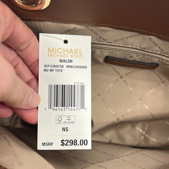 ✨NWT! Michael Kors Medium Walsh Tote in Brown Saffiano Leather. - Picture 2 of 11